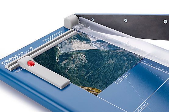 Cisaille papier professionnelle : usages, avantages et différences avec un massicot